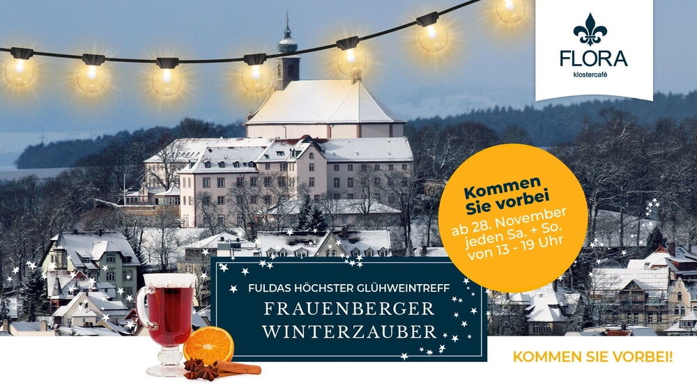 Webbanner Frauenberger Winterzauber: verschneites Kloster Frauenberg über Fulda mit Lichterkette und Glühwein