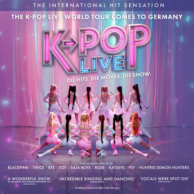 Tänzerinnen der Show K-Pop Live! auf der Bühne