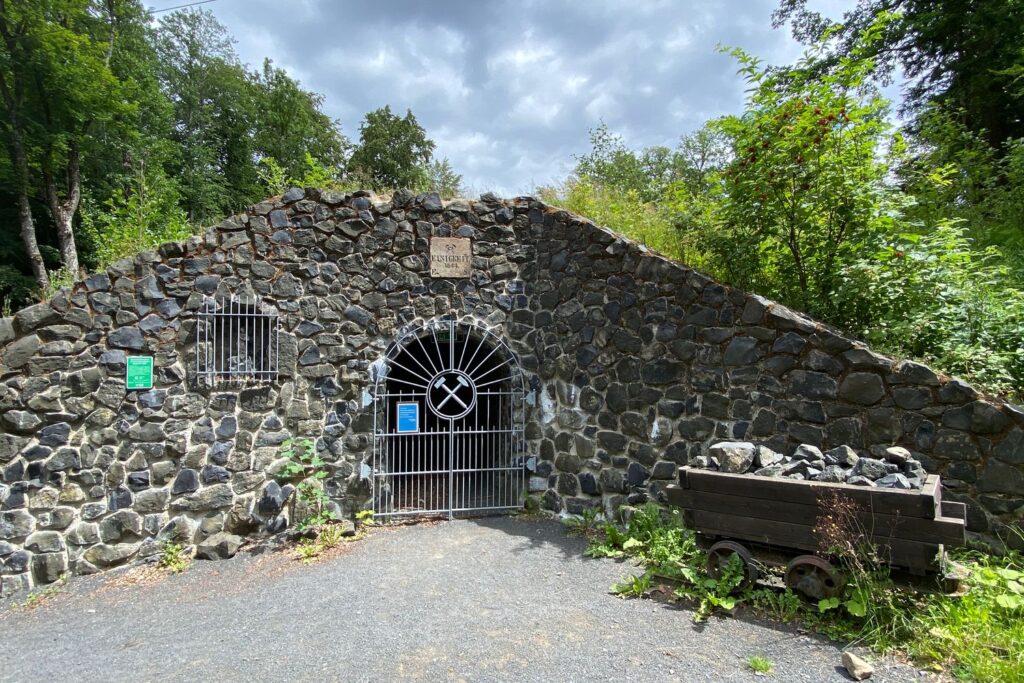Eingang zum Besucherbergwerk Braunkohlenstollen Einigkeit 1844 am Rothsee