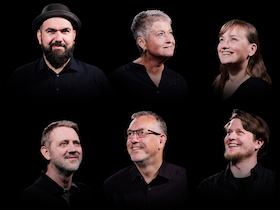 Porträts von sechs Mitgliedern des Fuldaer Impro-Theaters vor schwarzem Hintergrund