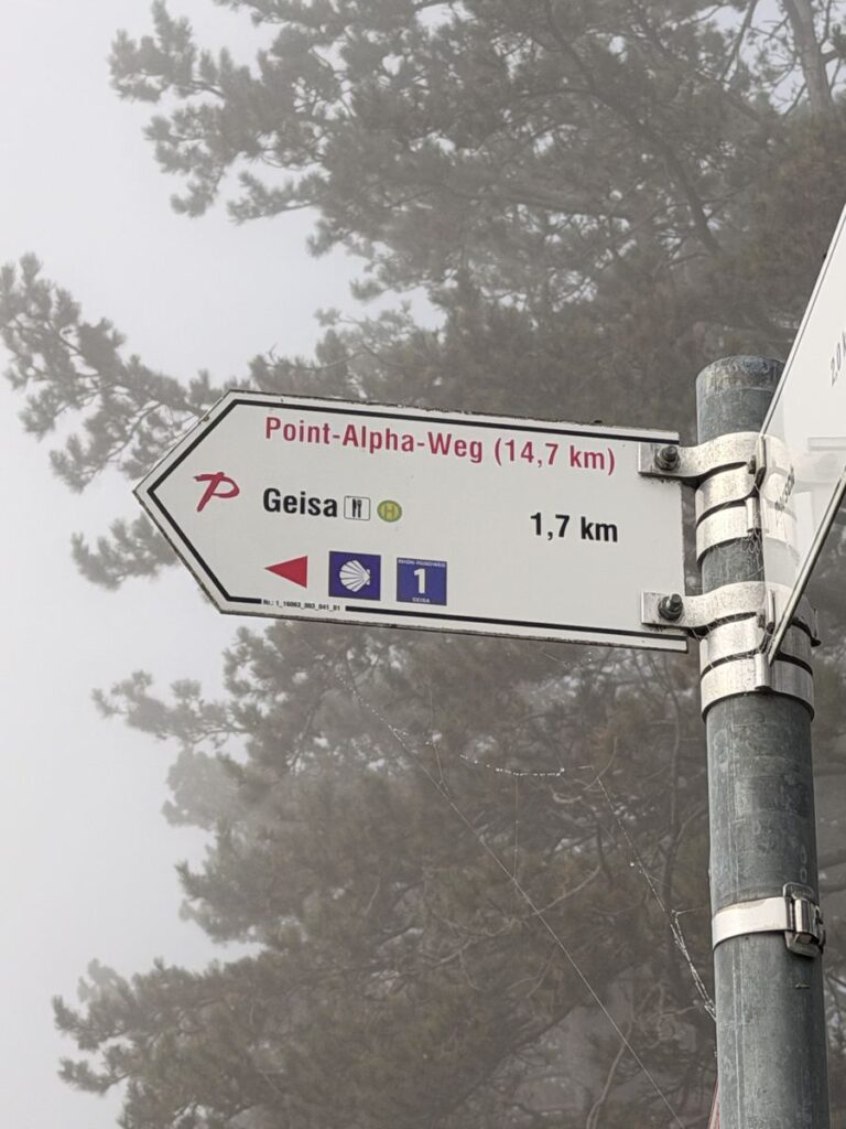 Wegweiser der Extratour Point-Alpha-Weg: Geisa 1,7 Kilometer
